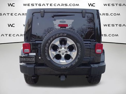 Used 2016 Jeep Wrangler Unlimited Sahara w/ Connectivity Group image 8