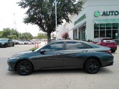 Used 2022 Hyundai Elantra SEL FWD image 10