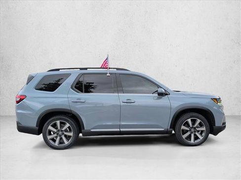 Used 2024 Honda Pilot Touring image 4