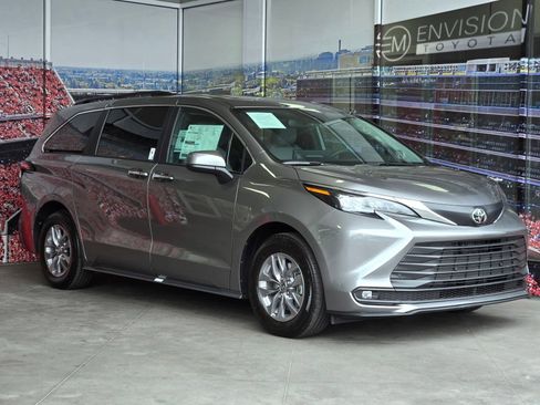 Certified 2026 Toyota Sienna XLE FWD image 1