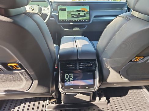 Used 2025 Rivian R1S Adventure image 22