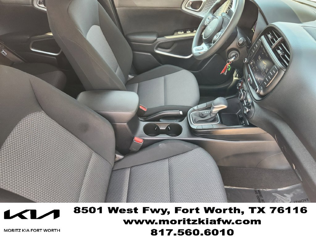 Used 2025 Kia Soul LX w/ LX Technology Package FWD image 20