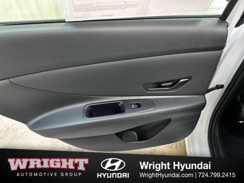 Used 2025 Hyundai Elantra SEL w/ Cargo Package image 12
