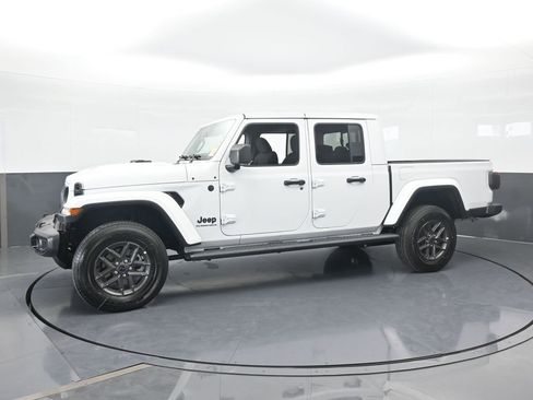 New 2026 Jeep Gladiator Sport image 2