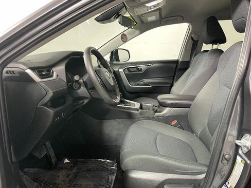 Certified 2022 Toyota RAV4 LE image 9