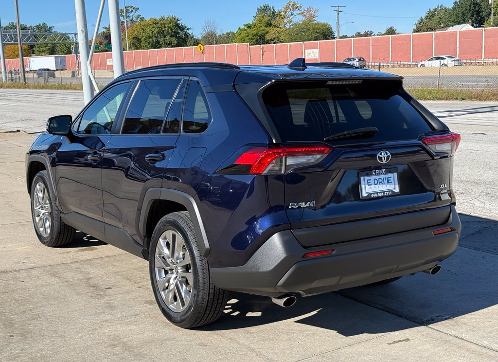 Used 2021 Toyota RAV4 XLE Premium AWD/4WD image 10