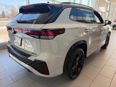 New 2026 Volkswagen Tiguan SE R-Line image 2