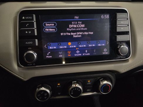 Used 2021 Nissan Versa SV FWD image 25