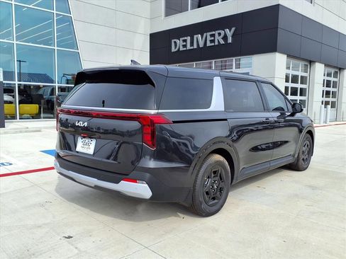 New 2026 Kia Carnival LXS image 2