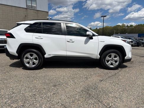 Used 2021 Toyota RAV4 XLE AWD/4WD image 8