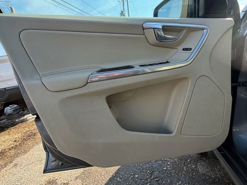 Used 2016 Volvo XC60 T5 Platinum image 16