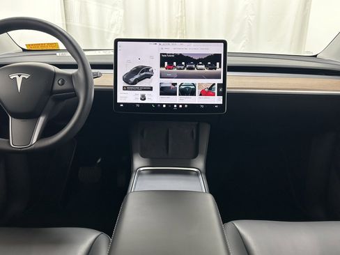 Used 2023 Tesla Model Y Long Range image 16
