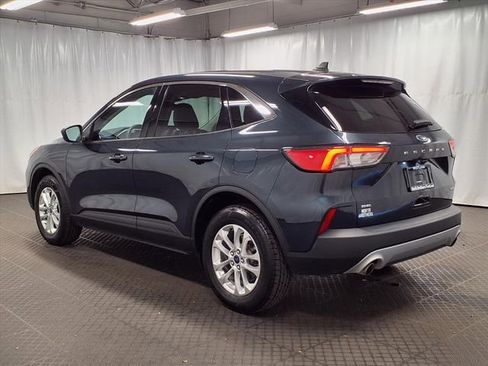 Used 2022 Ford Escape SE w/ Convenience Package AWD/4WD image 2