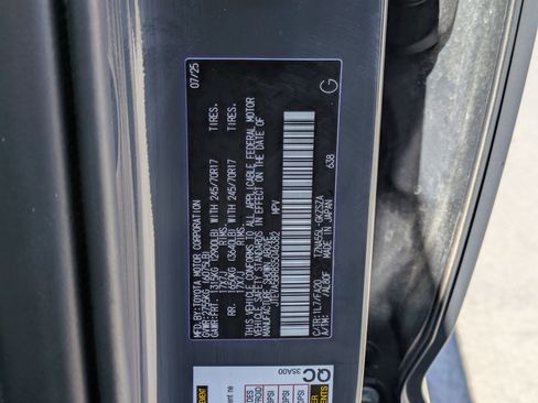 Used 2025 Toyota 4Runner SR5 AWD/4WD image 35