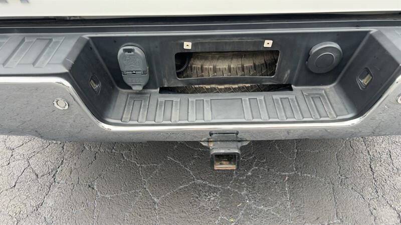 Used 2018 GMC Sierra 1500 SLT w/ SLT Premium Package AWD/4WD image 12