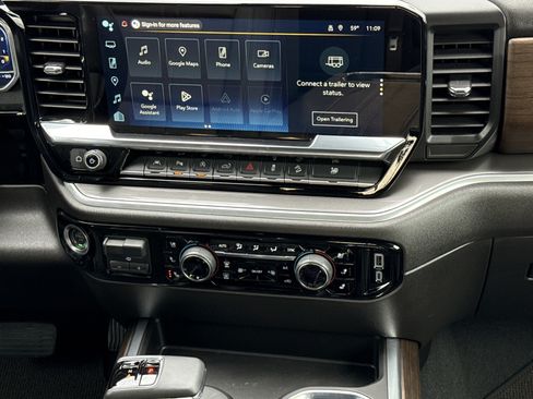 Certified 2025 Chevrolet Silverado 1500 High Country w/ Technology Package image 30