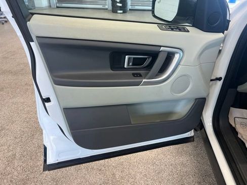 Used 2019 Land Rover Discovery Sport SE AWD/4WD image 26