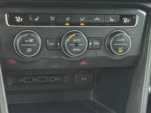 Used 2020 Volkswagen Tiguan SE image 17