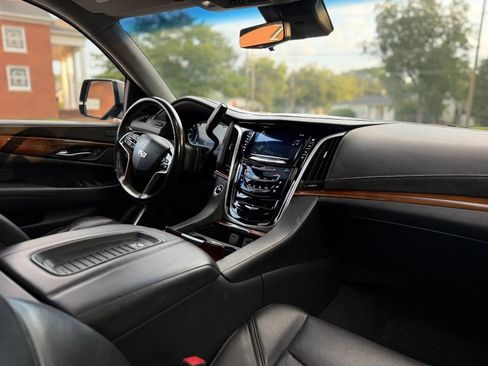 Used 2020 Cadillac Escalade ESV Luxury w/ Escalade Sport Edition RWD image 13