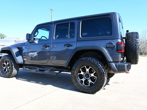 Used 2018 Jeep Wrangler Unlimited Rubicon image 2