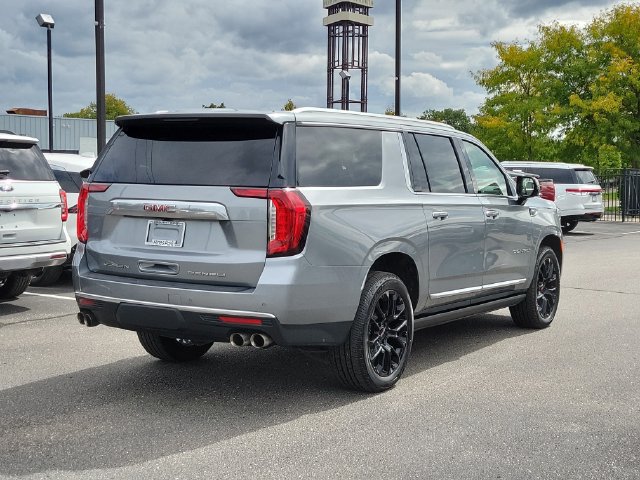 Used 2023 GMC Yukon XL Denali AWD/4WD image 4