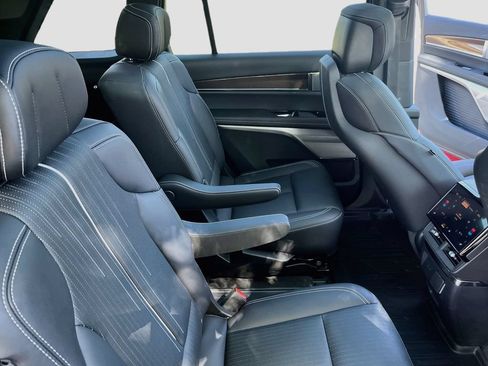 Used 2026 Cadillac Vistiq Sport w/ LPO, Floor Liner Package AWD/4WD image 30