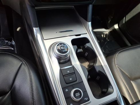 Used 2020 Ford Explorer XLT w/ Equipment Group 202A AWD/4WD image 10