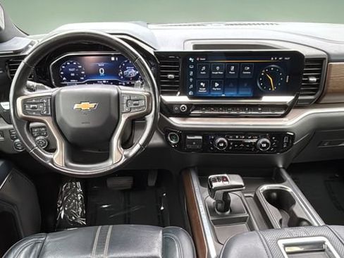 Used 2022 Chevrolet Silverado 1500 High Country w/ High Country Premium Package AWD/4WD image 10