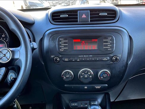 Used 2015 Kia Soul + image 7