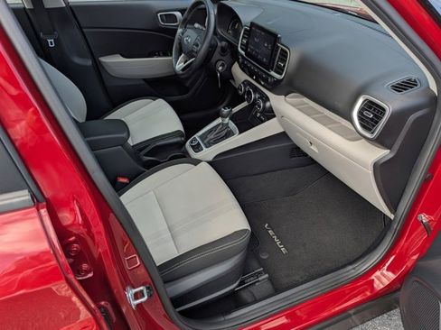 Used 2023 Hyundai Venue SEL image 12