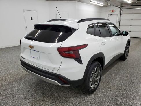 Used 2024 Chevrolet Trax LT w/ Driver Confidence Package image 4