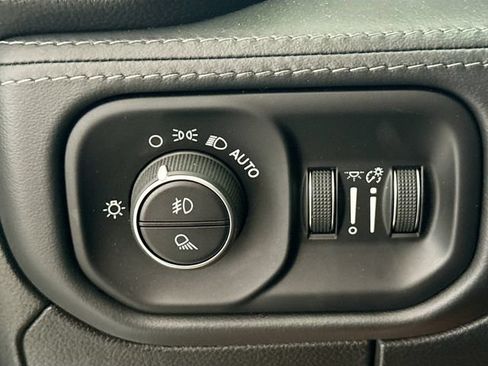 Used 2021 RAM 1500 Limited AWD/4WD image 11