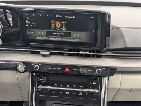 Used 2022 Kia Carnival EX image 19