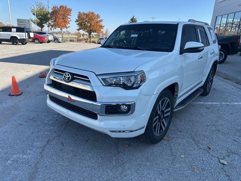 Used 2020 Toyota 4Runner Limited image 12