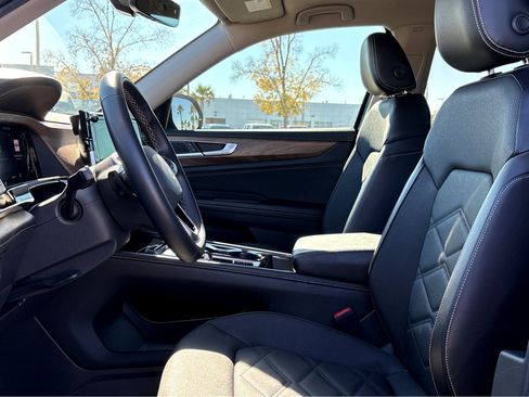 Used 2024 Volkswagen Atlas SE image 13