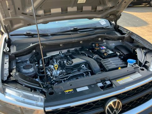 Used 2022 Volkswagen Taos SE w/ Panoramic Sunroof Package image 21