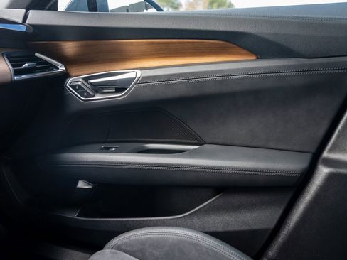 Used 2023 Audi e-tron GT Premium Plus image 13