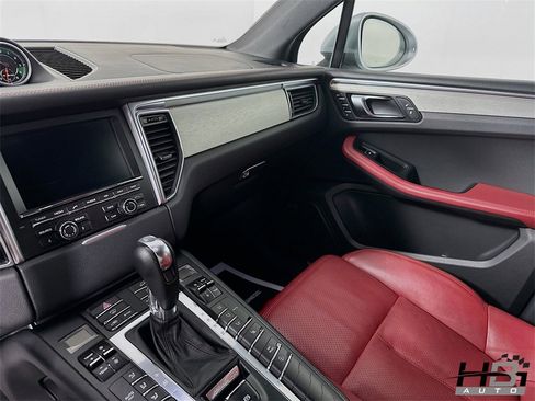 Used 2016 Porsche Macan S image 17