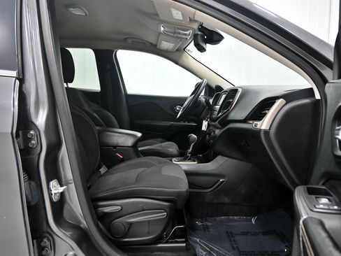 Used 2015 Jeep Cherokee Latitude w/ Cold Weather Group AWD/4WD image 25