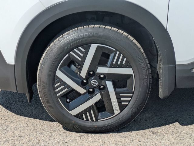 Used 2025 Nissan Kicks SV FWD image 11