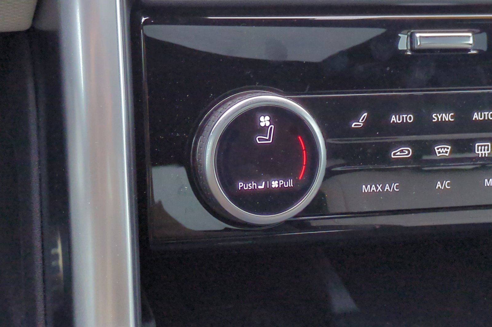 Used 2023 Land Rover Discovery HSE R-Dynamic AWD/4WD image 28