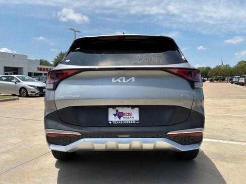 Used 2023 Kia Sportage LX AWD/4WD image 6