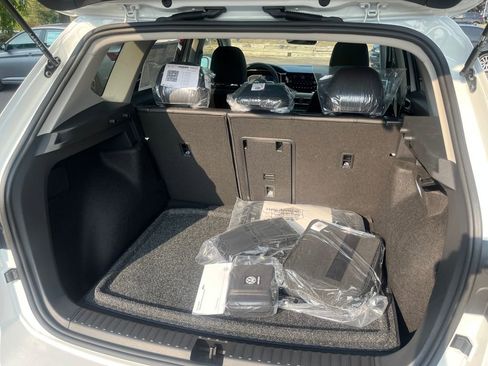 New 2025 Volkswagen Taos SEL image 18