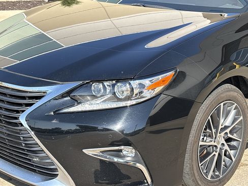 Used 2017 Lexus ES 350 w/ Luxury Package FWD image 6