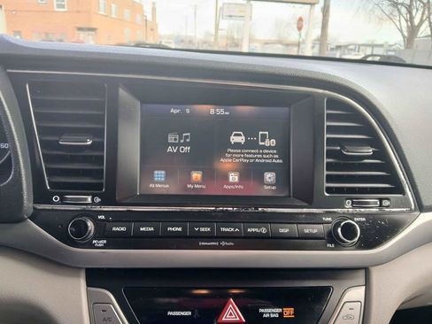 Used 2017 Hyundai Elantra SE FWD image 9