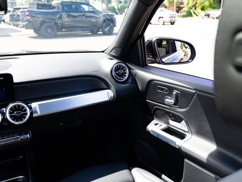 Used 2025 Mercedes-Benz GLB 250 4MATIC image 10