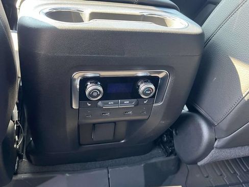New 2026 GMC Yukon Denali w/ Denali Reserve Package AWD/4WD image 17