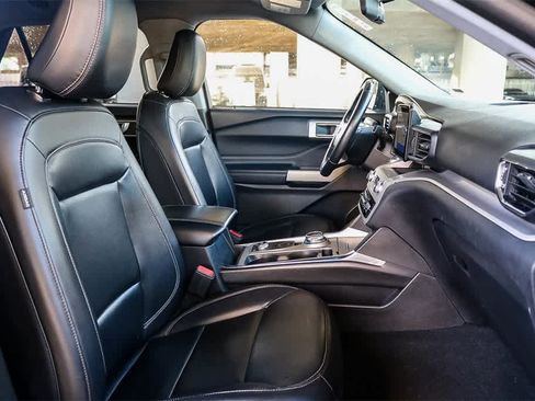 Used 2023 Ford Explorer XLT w/ Equipment Group 202A image 17