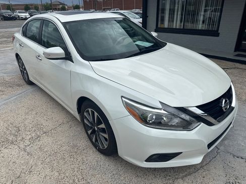 Used 2016 Nissan Altima 2.5 SL w/ 2.5 Technology w/LED Package FWD image 2