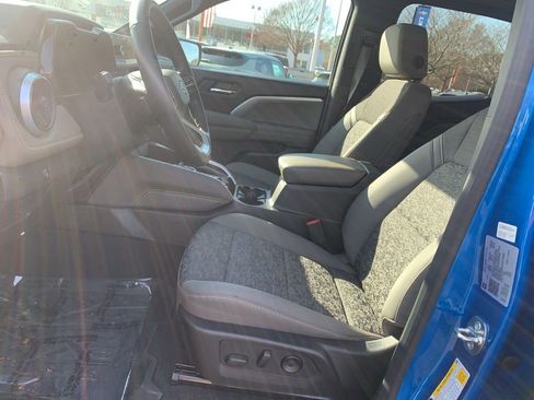 Used 2024 Chevrolet Colorado ZR2 w/ Technology Package image 17